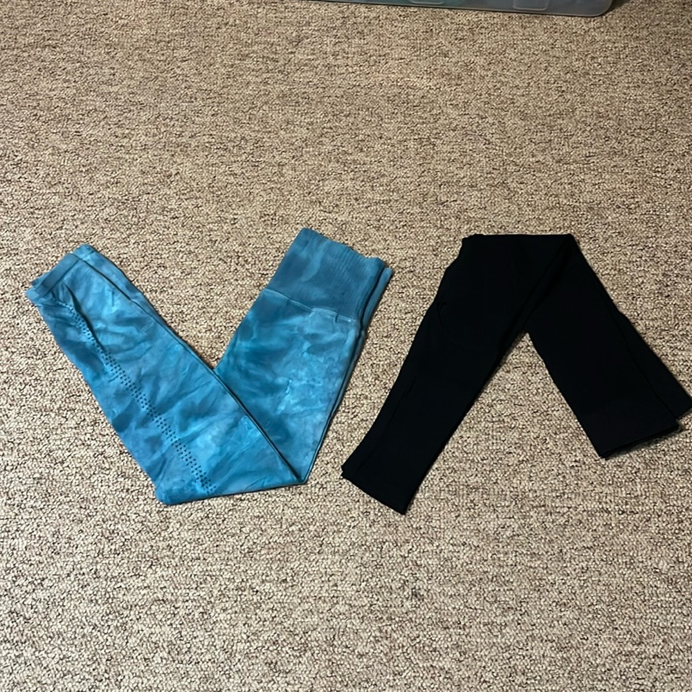 Two pairs Free People Movement Seamless leggings size M/L VGUC